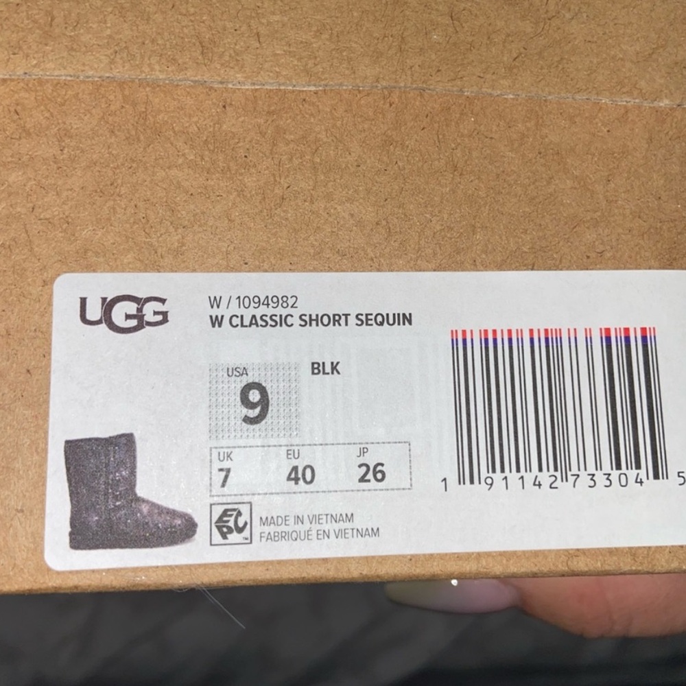 Short Sequin Uggs - Picture 6 of 8